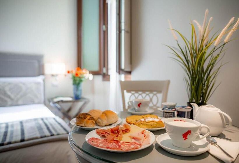 اتاق سوپریور با چشم‌انداز, Boutique Hotel Del Corso