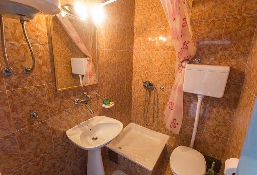 اتاق کلاسیک با تخت دوبل, Jovana