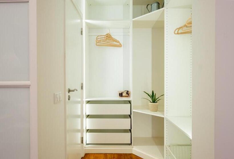 Camera Standard, Hola Lisbon Suites