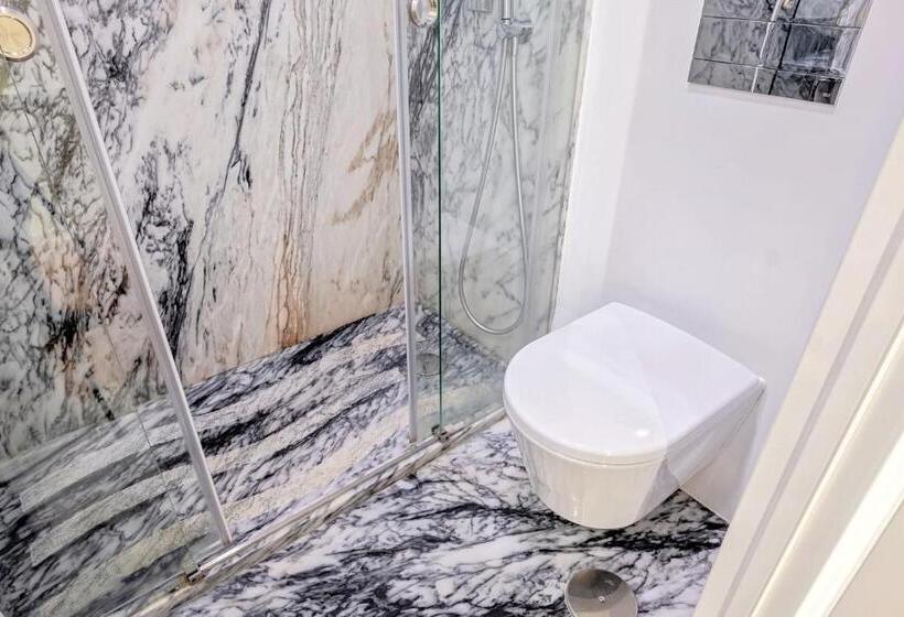 Camera Standard, Hola Lisbon Suites