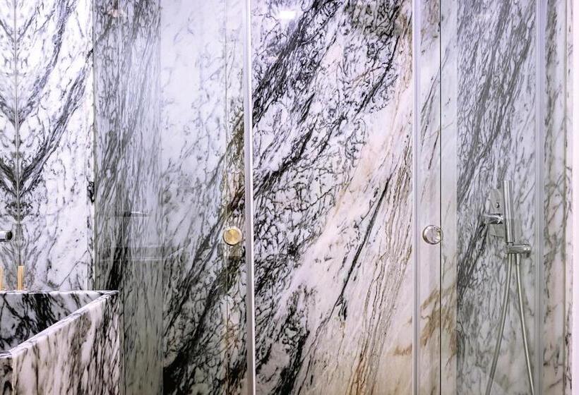 Camera Standard, Hola Lisbon Suites