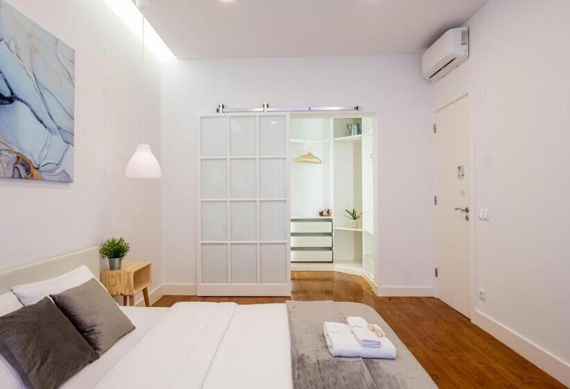 Camera Standard, Hola Lisbon Suites