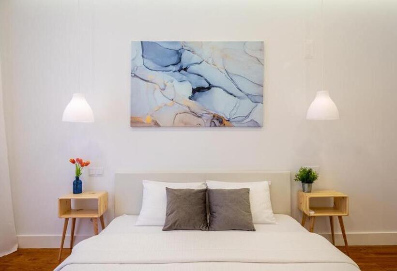 Camera Standard, Hola Lisbon Suites