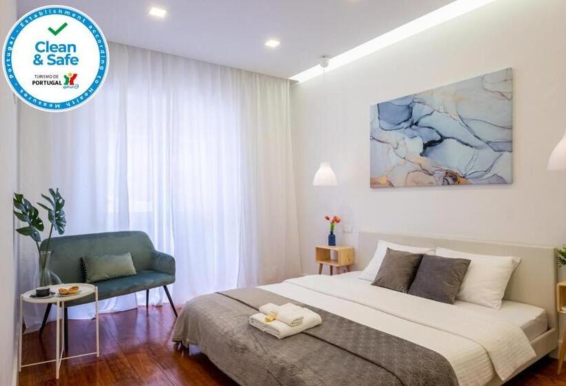 Camera Standard, Hola Lisbon Suites