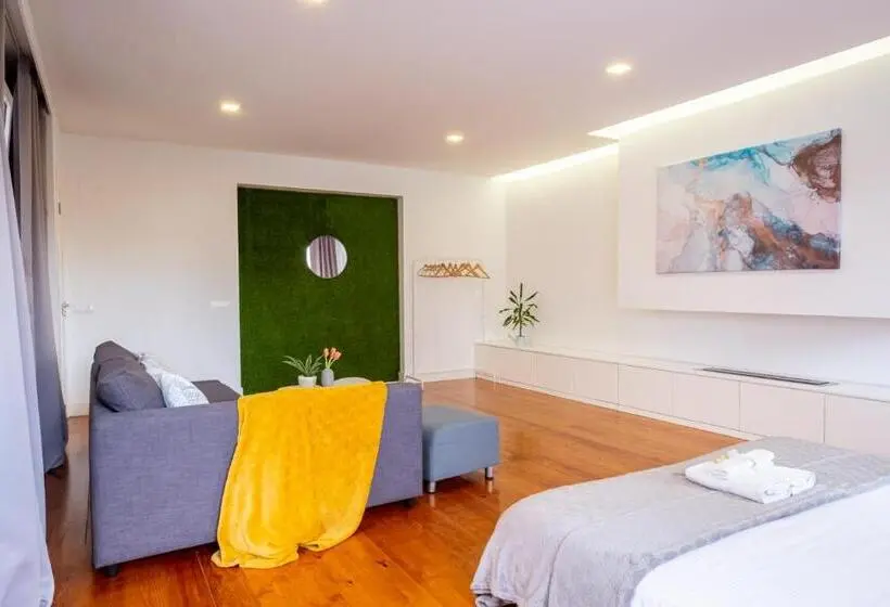 اتاق استاندارد با سرویس بهداشتی مشترک, Hola Lisbon Suites