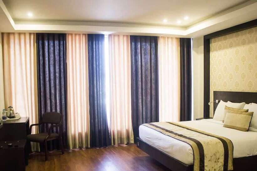 اتاق اجرایی, Vijay Paradise