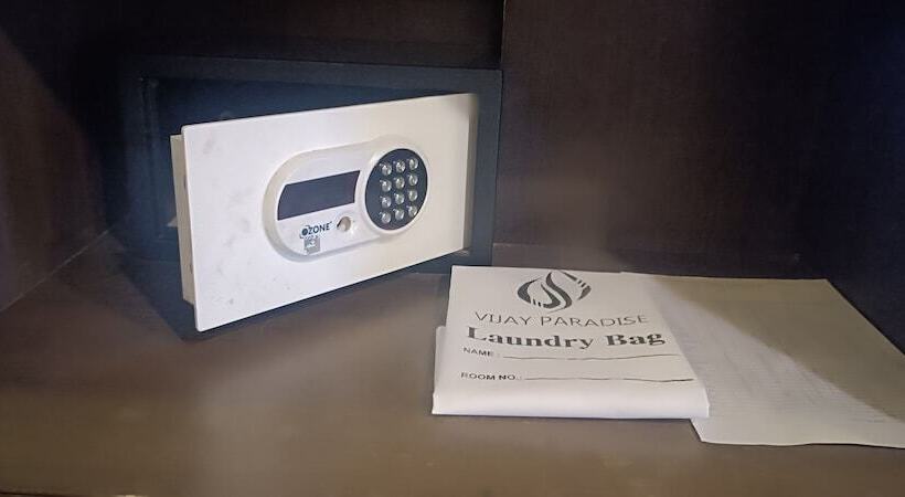 اتاق اجرایی, Vijay Paradise