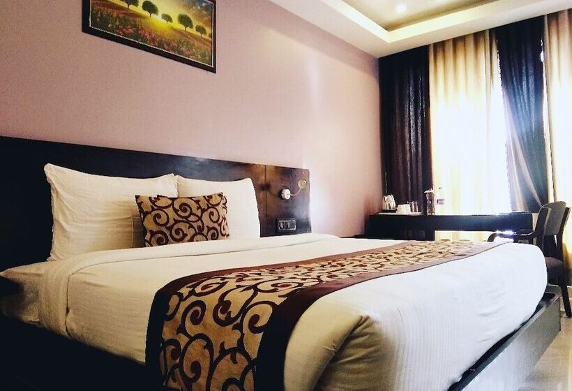 اتاق اجرایی, Vijay Paradise