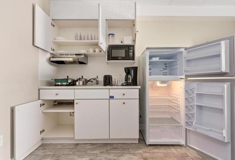 2 Bedroom Suite with Balcony, Adventurer Oceanfront Inn