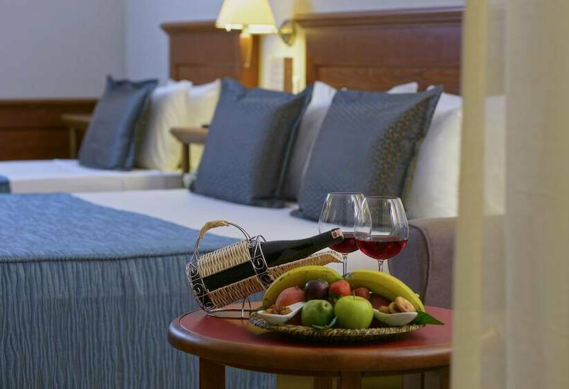 غرفة قياسية إطلالة جانبية علي البحر, Grand Kaptan Hotel   All Inclusive