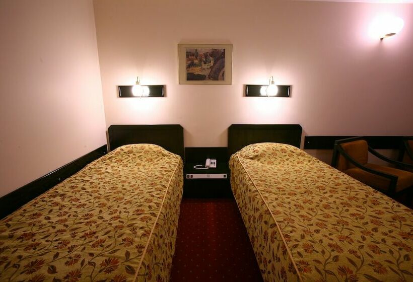 اتاق استاندارد سه نفره, Istanbul Royal