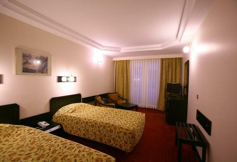 اتاق استاندارد سه نفره, Istanbul Royal