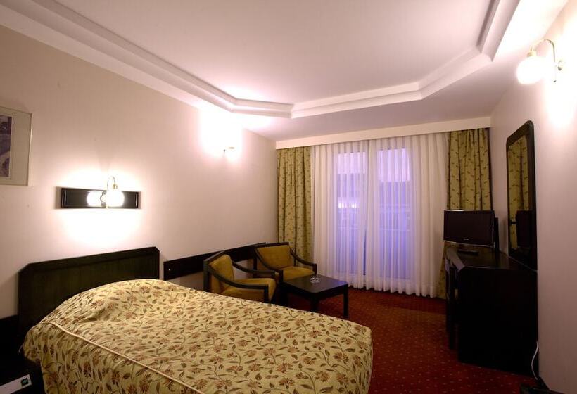 اتاق استاندارد سه نفره, Istanbul Royal