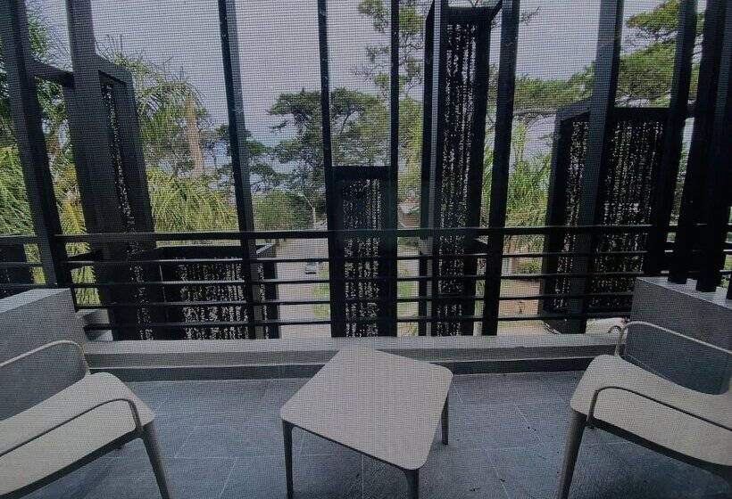 استودیوی استاندارد, La Capilla  Punta Del Este