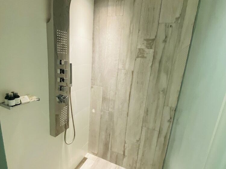 استودیوی استاندارد, La Capilla  Punta Del Este