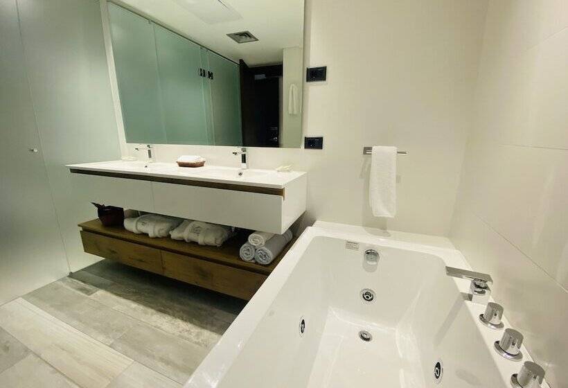 استودیوی استاندارد, La Capilla  Punta Del Este