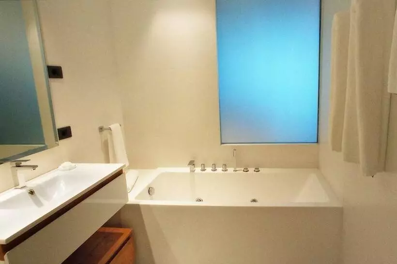 スタンダードスタジオ, La Capilla  Punta Del Este
