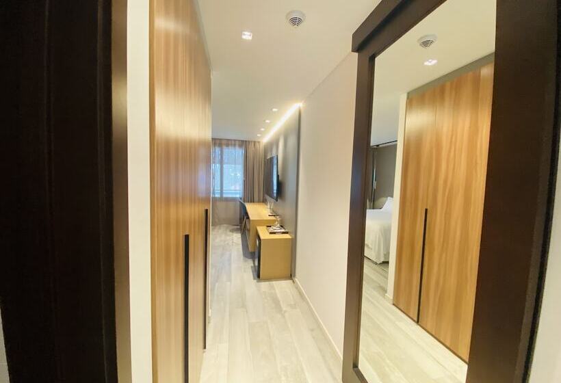 استودیوی استاندارد, La Capilla  Punta Del Este