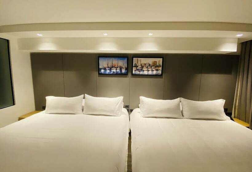 استودیوی استاندارد, La Capilla  Punta Del Este