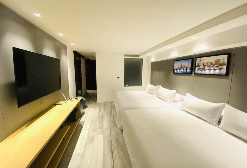 استودیوی استاندارد, La Capilla  Punta Del Este