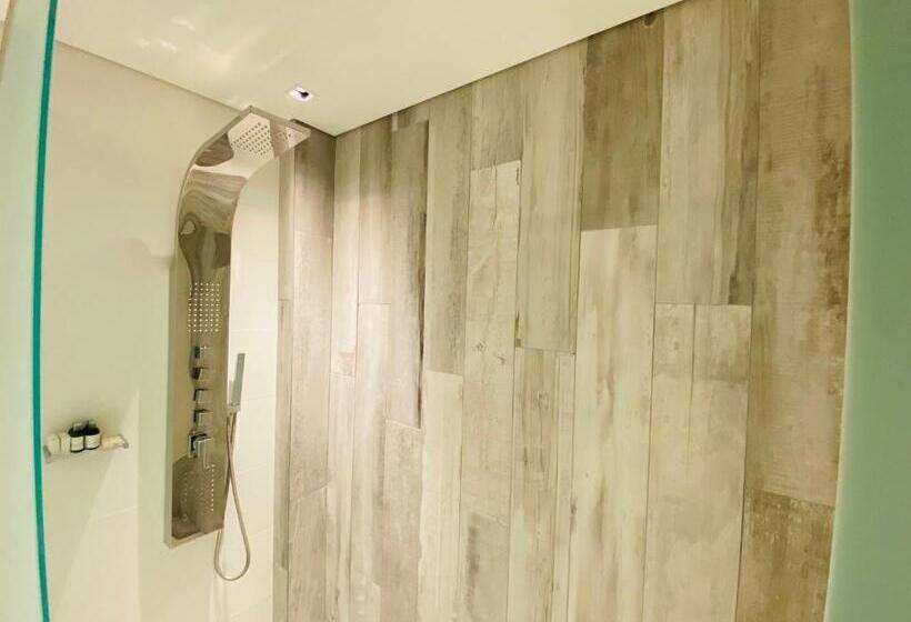 سوییت جونیور, La Capilla  Punta Del Este