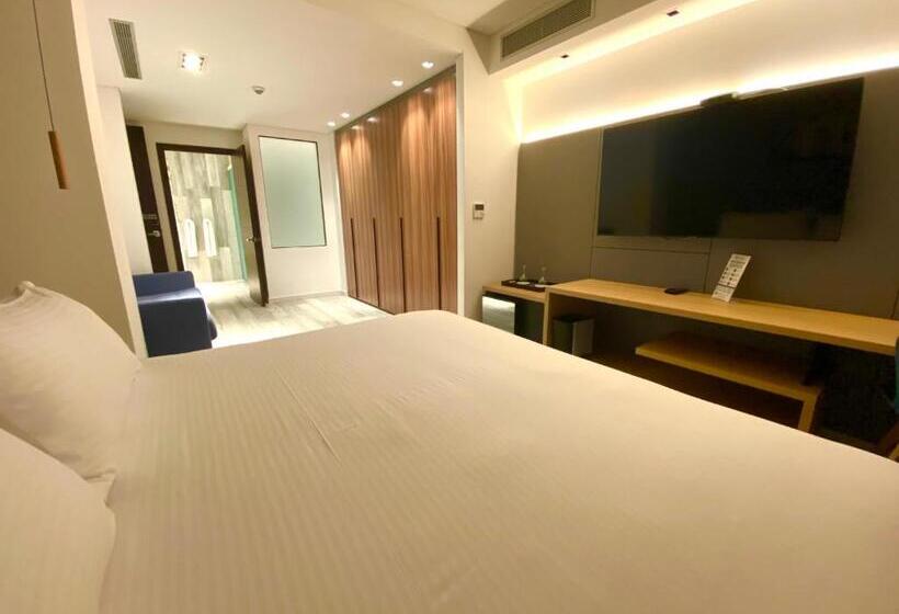 استودیوی استاندارد, La Capilla  Punta Del Este