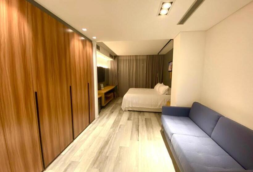 استودیوی استاندارد, La Capilla  Punta Del Este