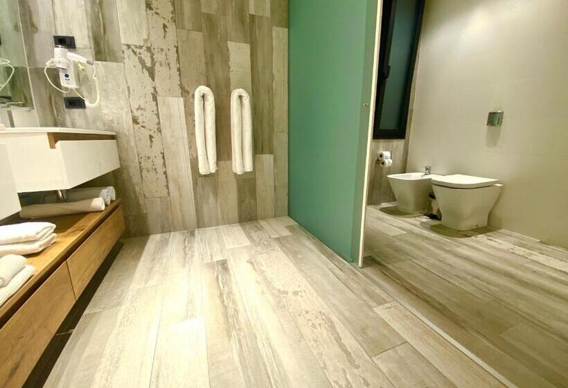 استودیوی استاندارد, La Capilla  Punta Del Este