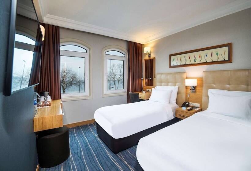 Standard Room Sea View, Radisson Hotel Istanbul Sultanahmet