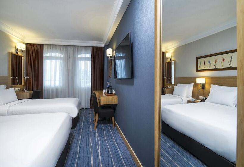 Standard Room Sea View with Balcony, Radisson Hotel Istanbul Sultanahmet