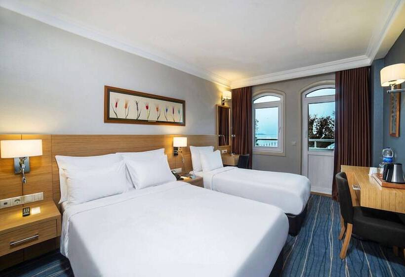 Standard Room Sea View with Balcony, Radisson Hotel Istanbul Sultanahmet