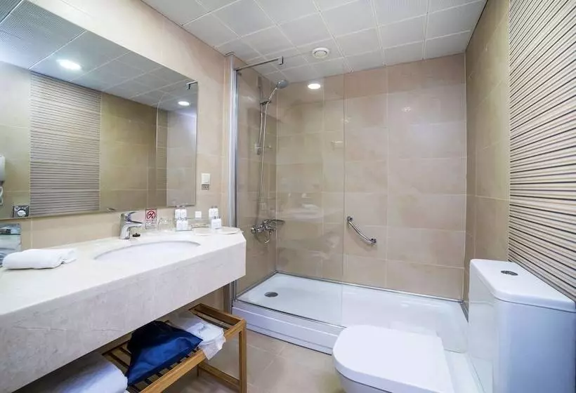 Standard Room Sea View with Balcony, Radisson Hotel Istanbul Sultanahmet