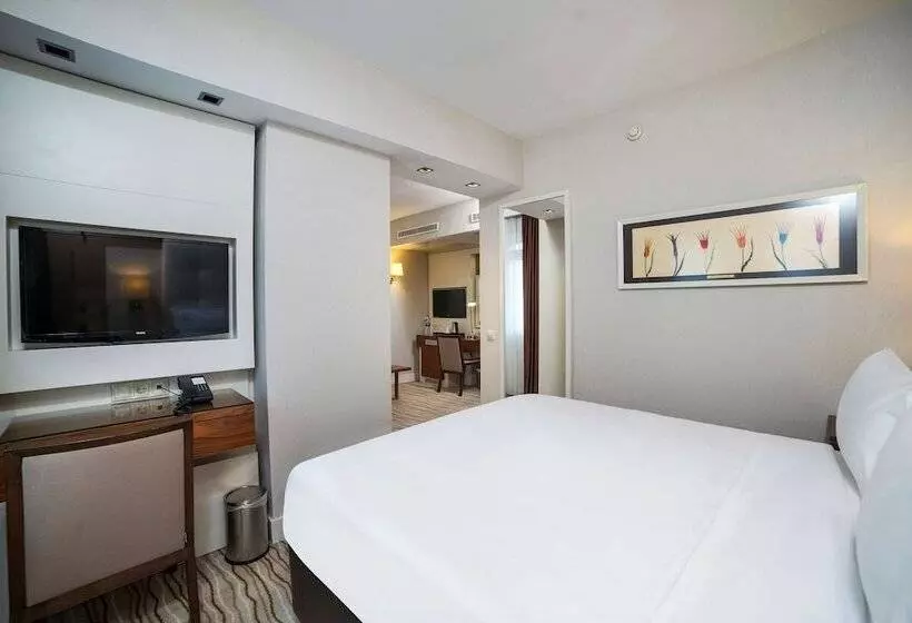Superior Room Sea View with Balcony, Radisson Hotel Istanbul Sultanahmet