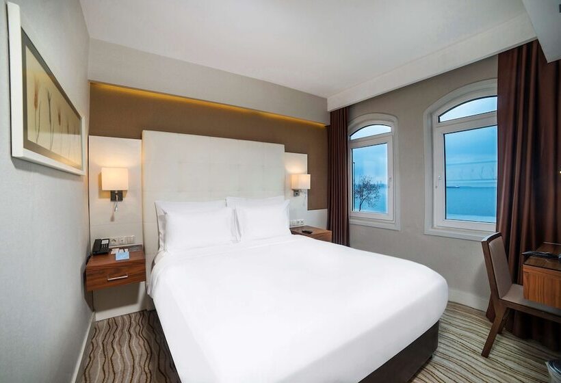 Superior Room Sea View with Balcony, Radisson Hotel Istanbul Sultanahmet