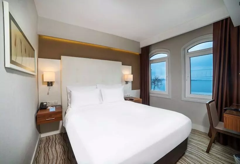 Superior Room Sea View with Balcony, Radisson Hotel Istanbul Sultanahmet
