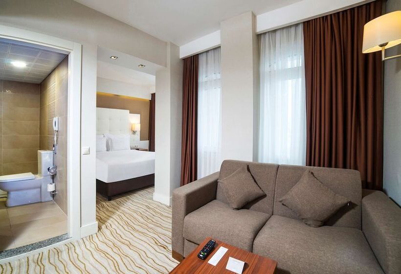 Superior Room Sea View with Balcony, Radisson Hotel Istanbul Sultanahmet