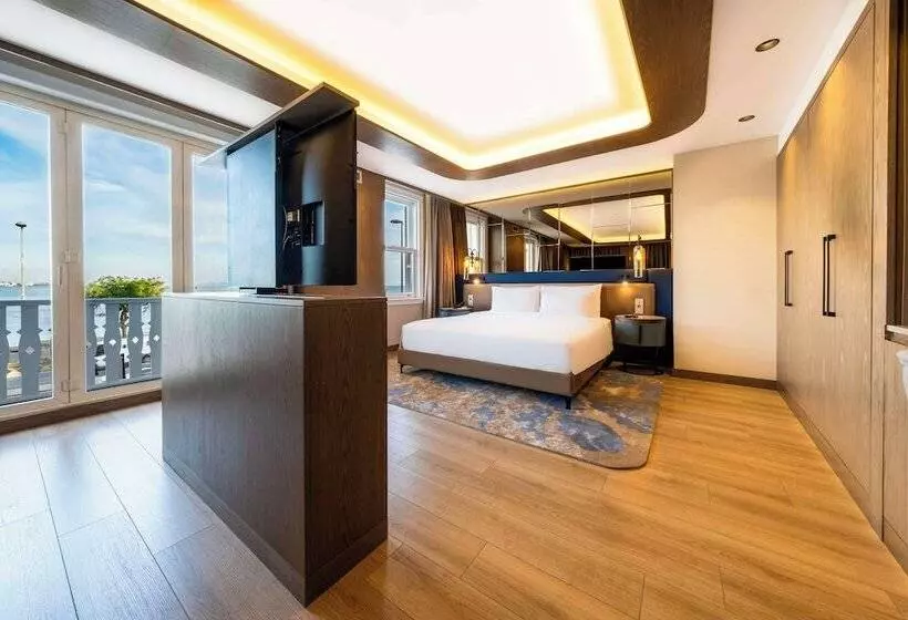 Suite Sea View, Radisson Hotel Istanbul Sultanahmet