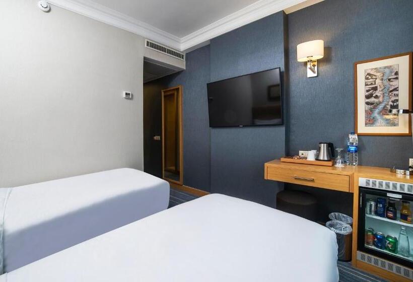 Standard Room Sea View, Radisson Hotel Istanbul Sultanahmet