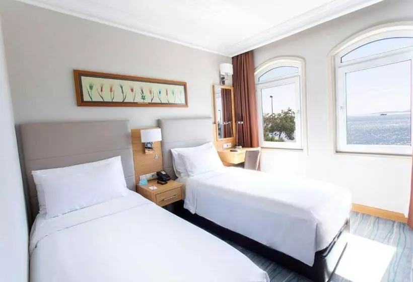 Standard Room Sea View, Radisson Hotel Istanbul Sultanahmet