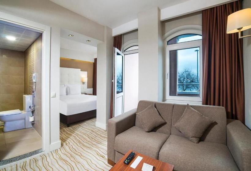 Superior Room Sea View with Balcony, Radisson Hotel Istanbul Sultanahmet