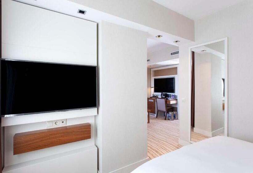 バルコニーつきオーシャンビュースーペリアルーム, Radisson Hotel Istanbul Sultanahmet