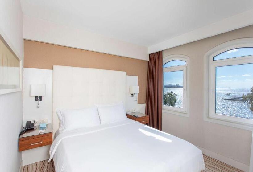 Superior Room Sea View with Balcony, Radisson Hotel Istanbul Sultanahmet