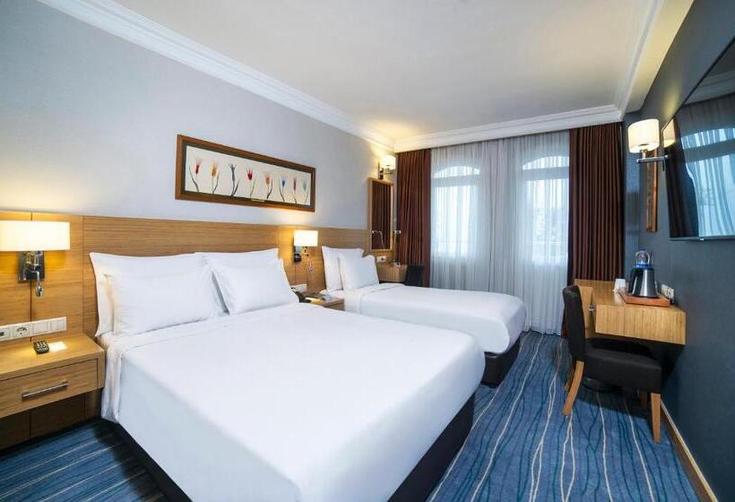 Standard Room Sea View with Balcony, Radisson Hotel Istanbul Sultanahmet