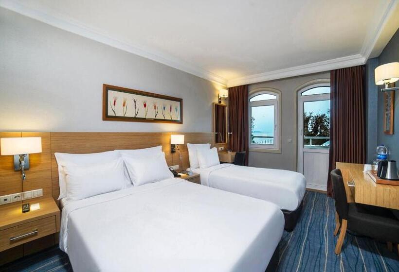 Standard Room Sea View with Balcony, Radisson Hotel Istanbul Sultanahmet