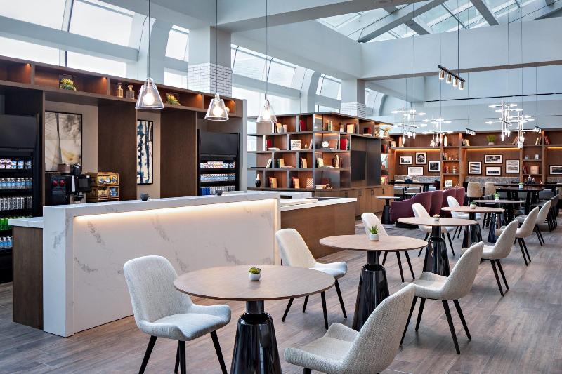 غرفة كلوب سرير كينج, Sheraton Dallas