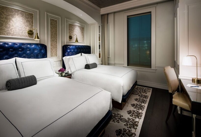 חדר פרמיום, The Adelphi