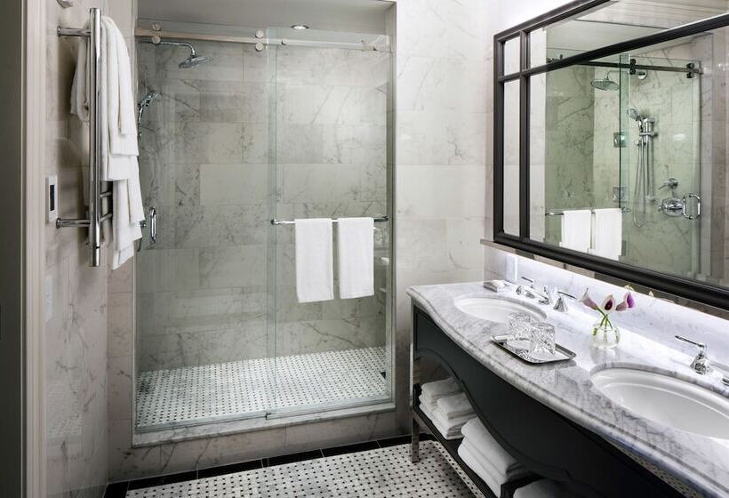 חדר פרמיום, The Adelphi