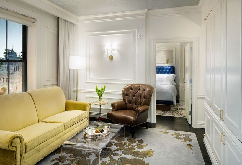 סוויטת פרמיום, The Adelphi