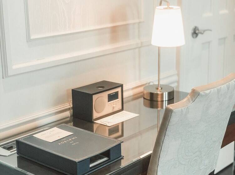 סוויטת פרמיום, The Adelphi