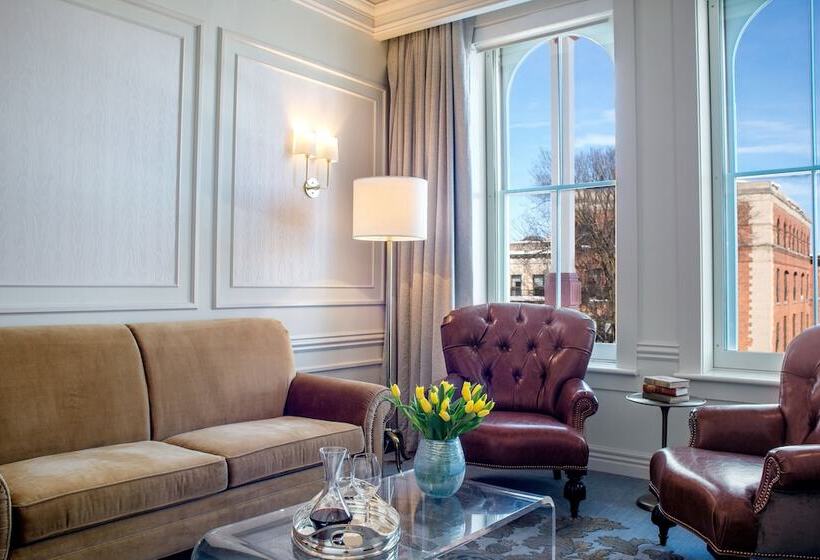 סוויטת פרמיום, The Adelphi